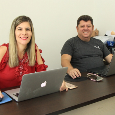 Sala dos diretores do Instituto Educar/Canal dos Concurseiros, Raquel e Fábio Figueirôa.